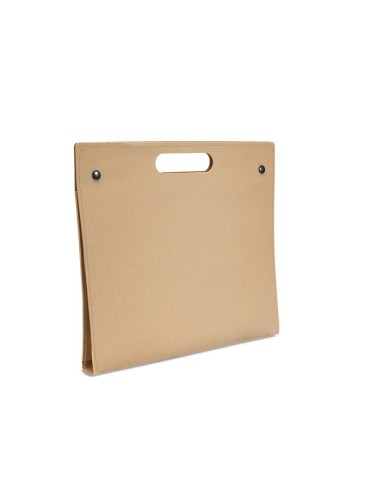 Carpetas de cartón con bolígrafo y notas adhesivas